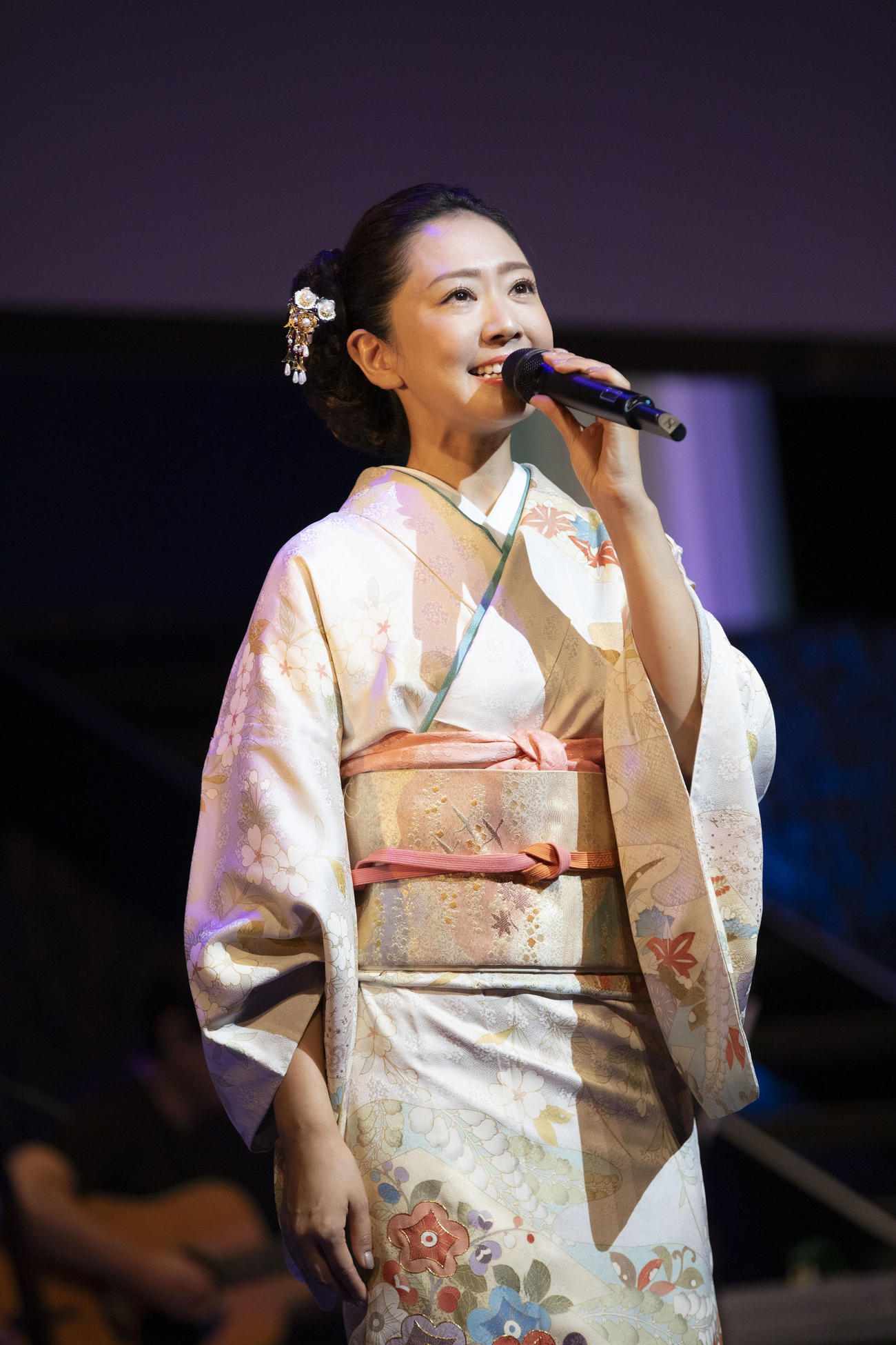 故郷の山形県鶴岡市で、初の単独コンサート「羽山みずきデビュー10周年記念コンサート～夢は今もめぐりて～」を開いた羽山みずき