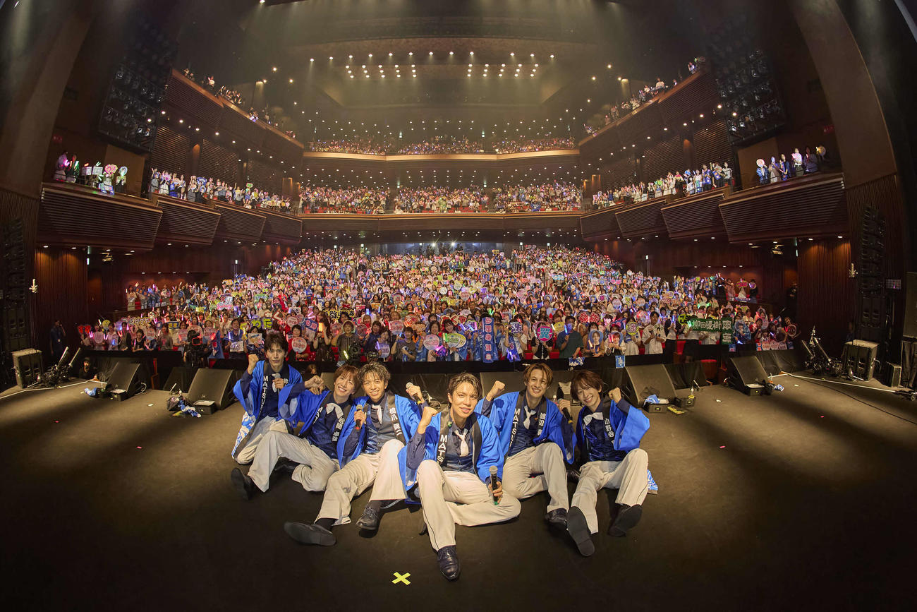 「MATSURI 1st　コンサートツアー　祭　～大千穐楽～」を開催したMATSURI。左から鈴木渉、松岡卓弥、橋爪健二、柳田優樹、渡辺真、小野寺翼