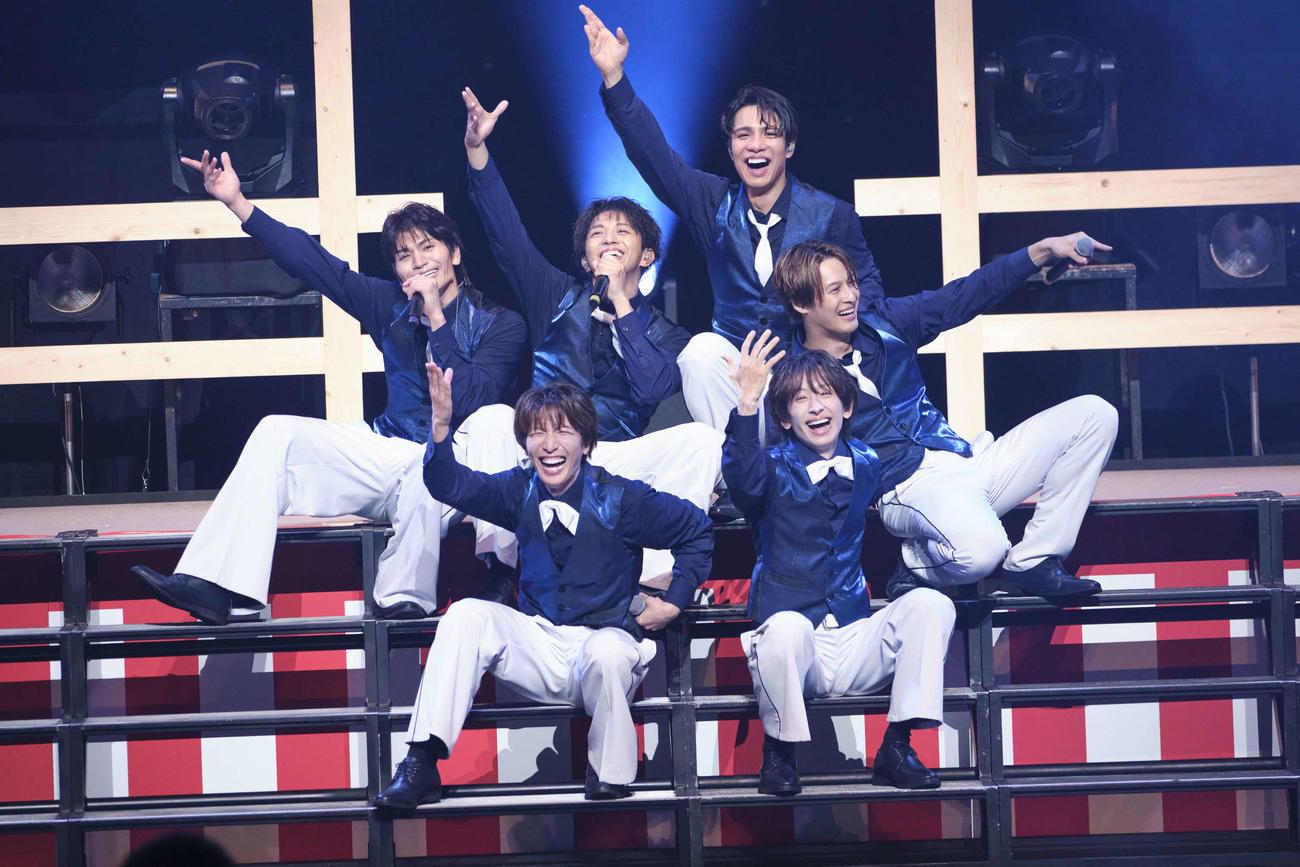 「MATSURI 1st　コンサートツアー　祭　～大千穐楽～」でパフォーマンスするMATSURI