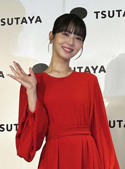 浜辺美波4年ぶり写真集は「25点満点」直近の変化は「動じない余裕