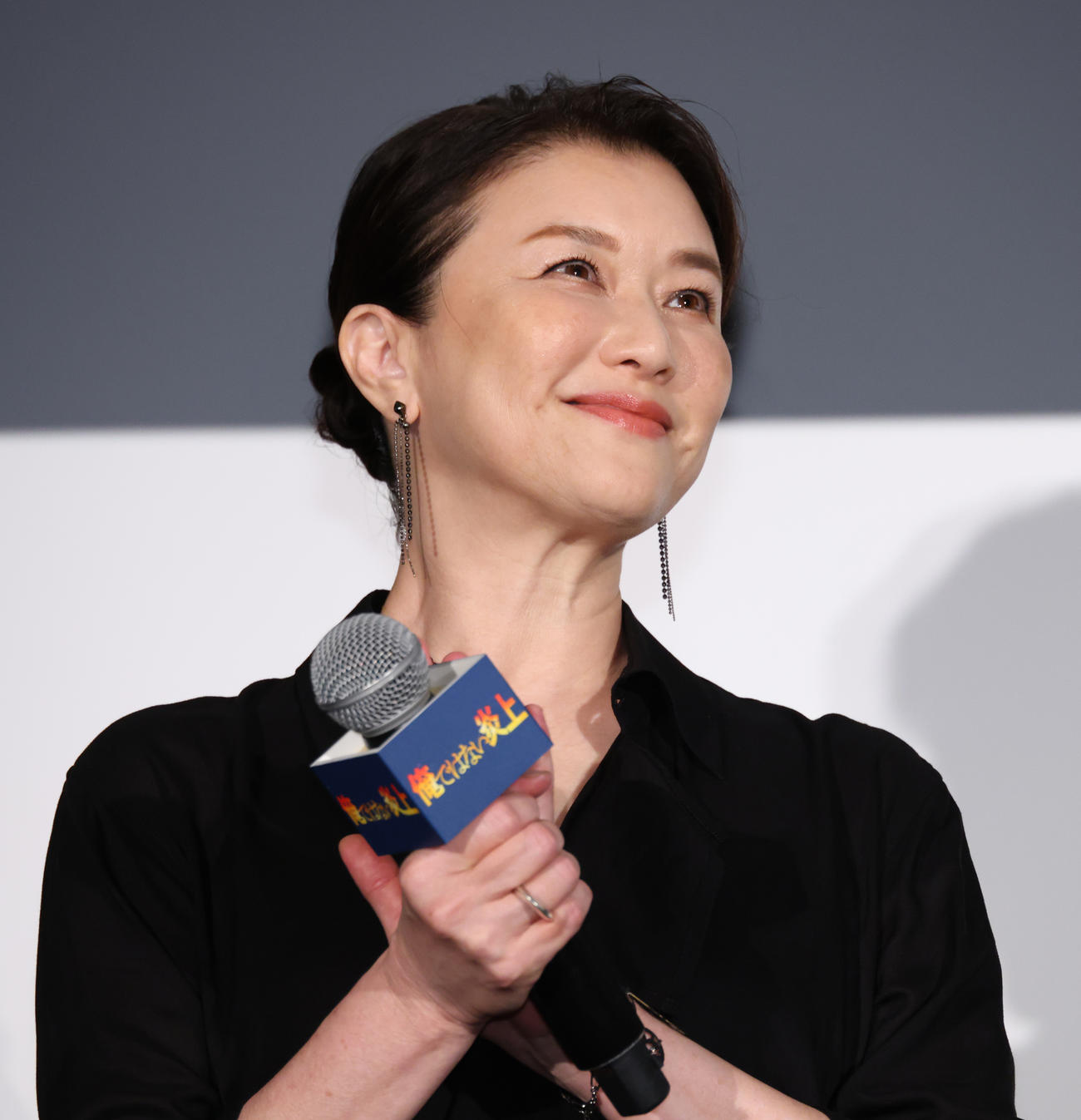 映画「俺ではない炎上」完成披露試写会を行った夏川結衣（撮影・中島郁夫）