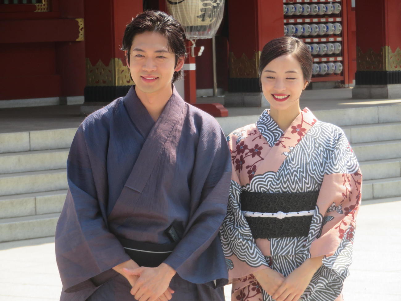 映画「遠い山なみの光」公開直前大ヒット祈願イベントに出席した広瀬すず（右）と松下洸平（撮影・川田和博）