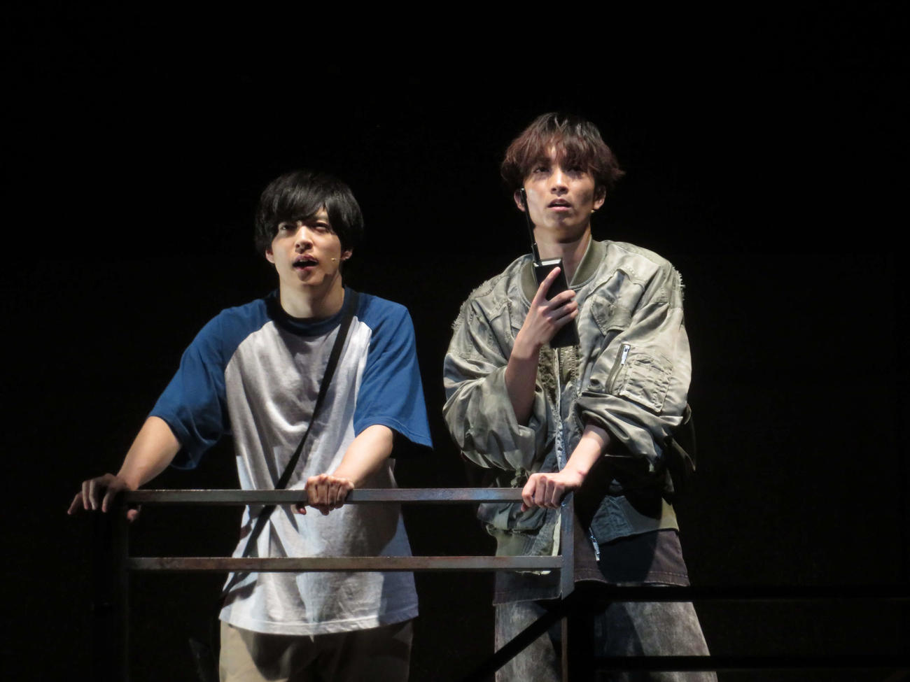 舞台「ぼくらの七日間戦争2025」ゲネプロに臨む（左から）上遠野太洸、田中樹