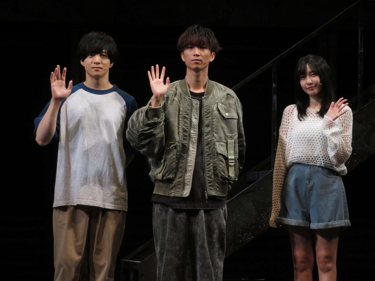 舞台「ぼくらの七日間戦争2025」ゲネプロ取材会に出席した、左から上遠野太洸、田中樹、佐野ひなこ