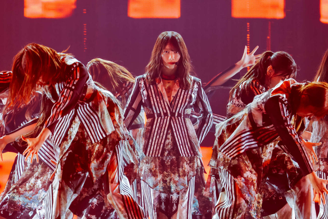「櫻坂46 5th TOUR 2025　“Addiction”」最終日公演でパフォーマンスする櫻坂46。中央は森田ひかる（C）Seed　＆　Flower LLC