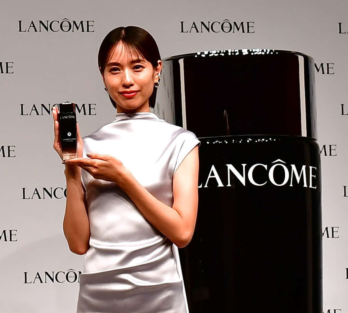 化粧品ブランド「ランコム」の「新製品“回復科学発想の化粧水”『ジェニフィック　アルティメエッセンスローション』ブランドムービー発表会」に出席した戸田恵梨香（撮影・松尾幸之介）