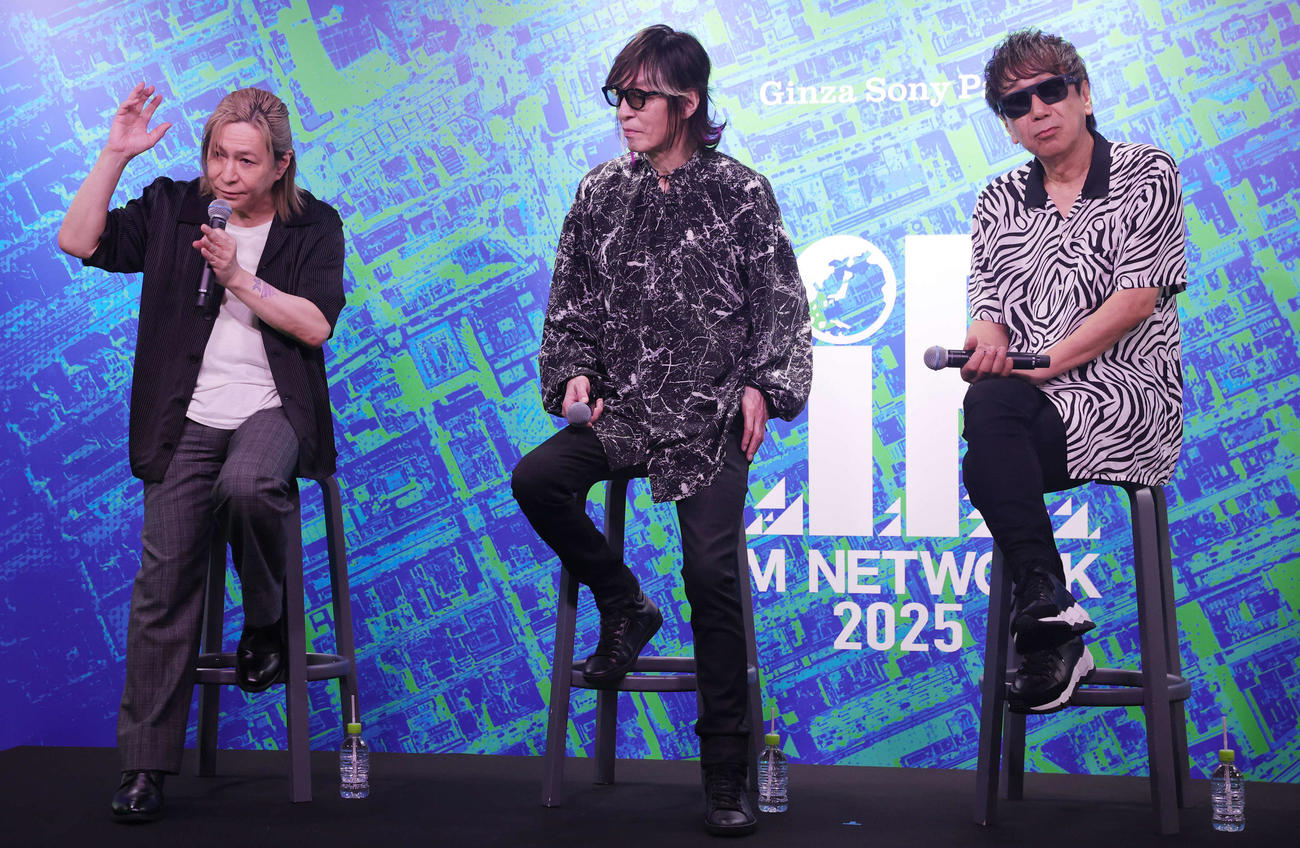 「TM NETWORK 2025 IP」の会見に登場した、左から小室哲哉、宇都宮隆、木根尚登（撮影・野上伸悟）
