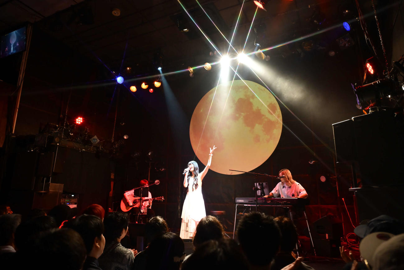 「花耶　Acoustic Live 2025」を行った花耶（撮影・松尾幸之介）
