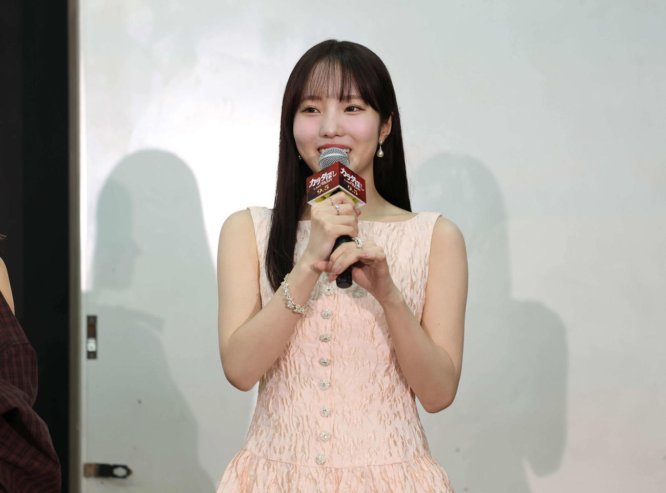 学校プレミアにサプライズ登場しあいさつをする本田真凜（撮影・増田悦実）