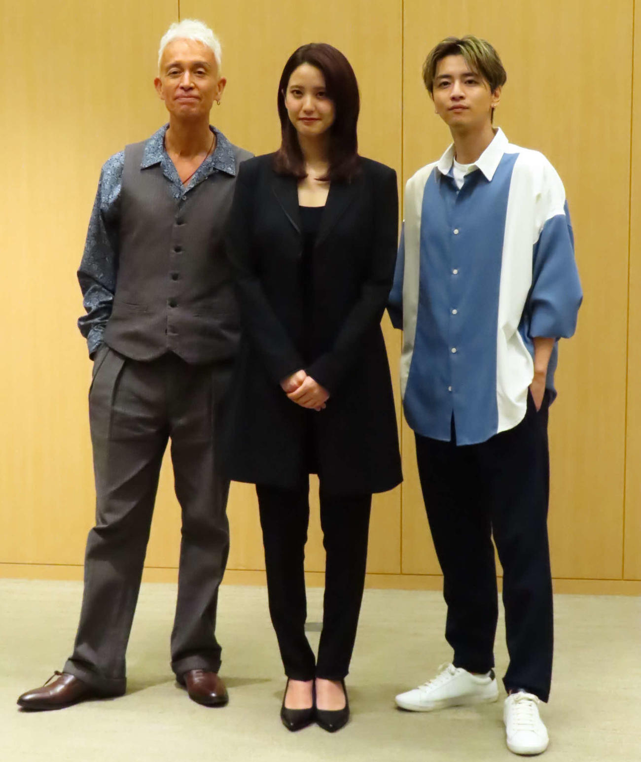 「御社の乱れ正します！2」記者発表会に出席した、左からマーク・パンサー、山崎紘菜、飯島寛騎