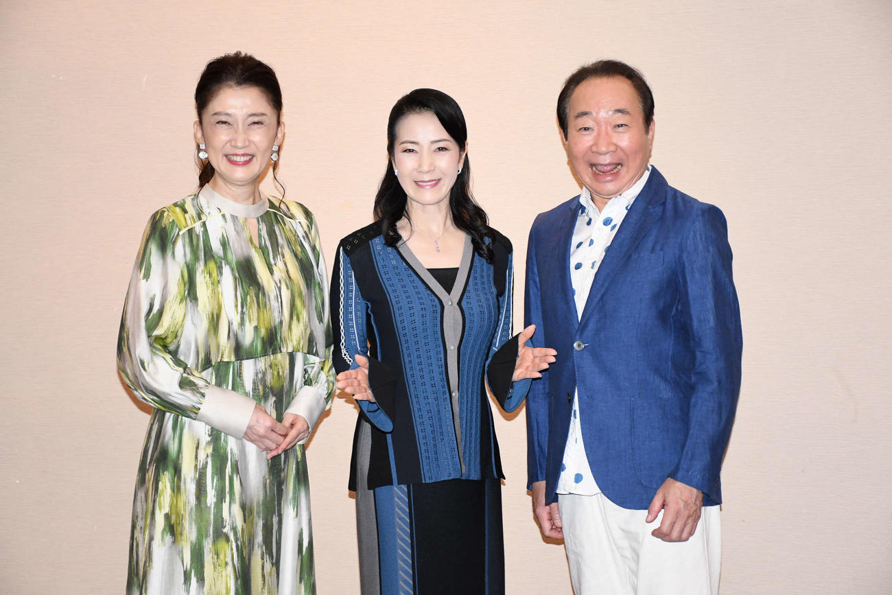 左から）一路真輝、坂本冬美、中村梅雀（撮影・阪口孝志）