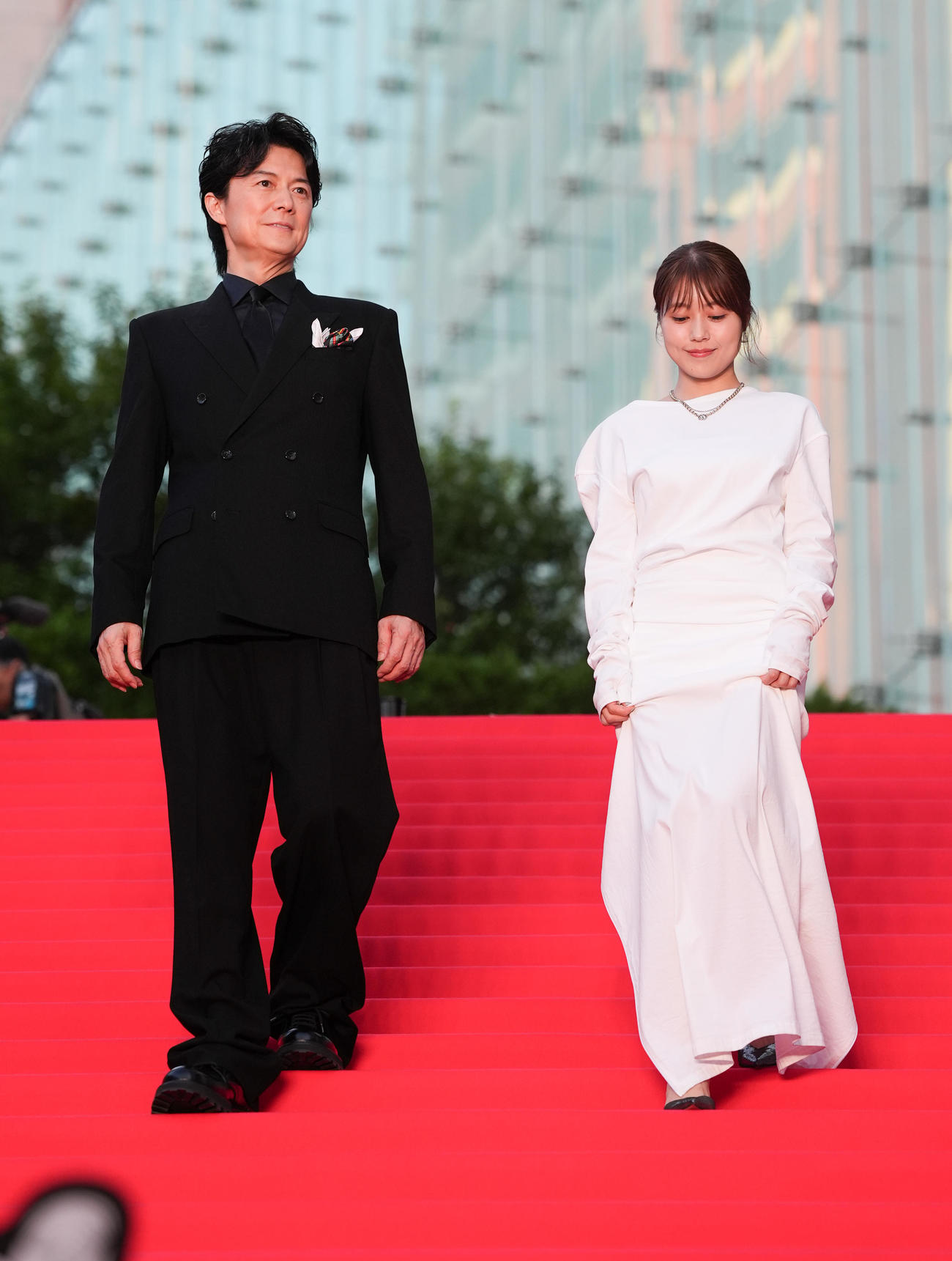 映画「ブラック・ショーマン」レッドカーペットイベントに登壇した福山雅治（左）と有村架純（撮影・鈴木みどり）