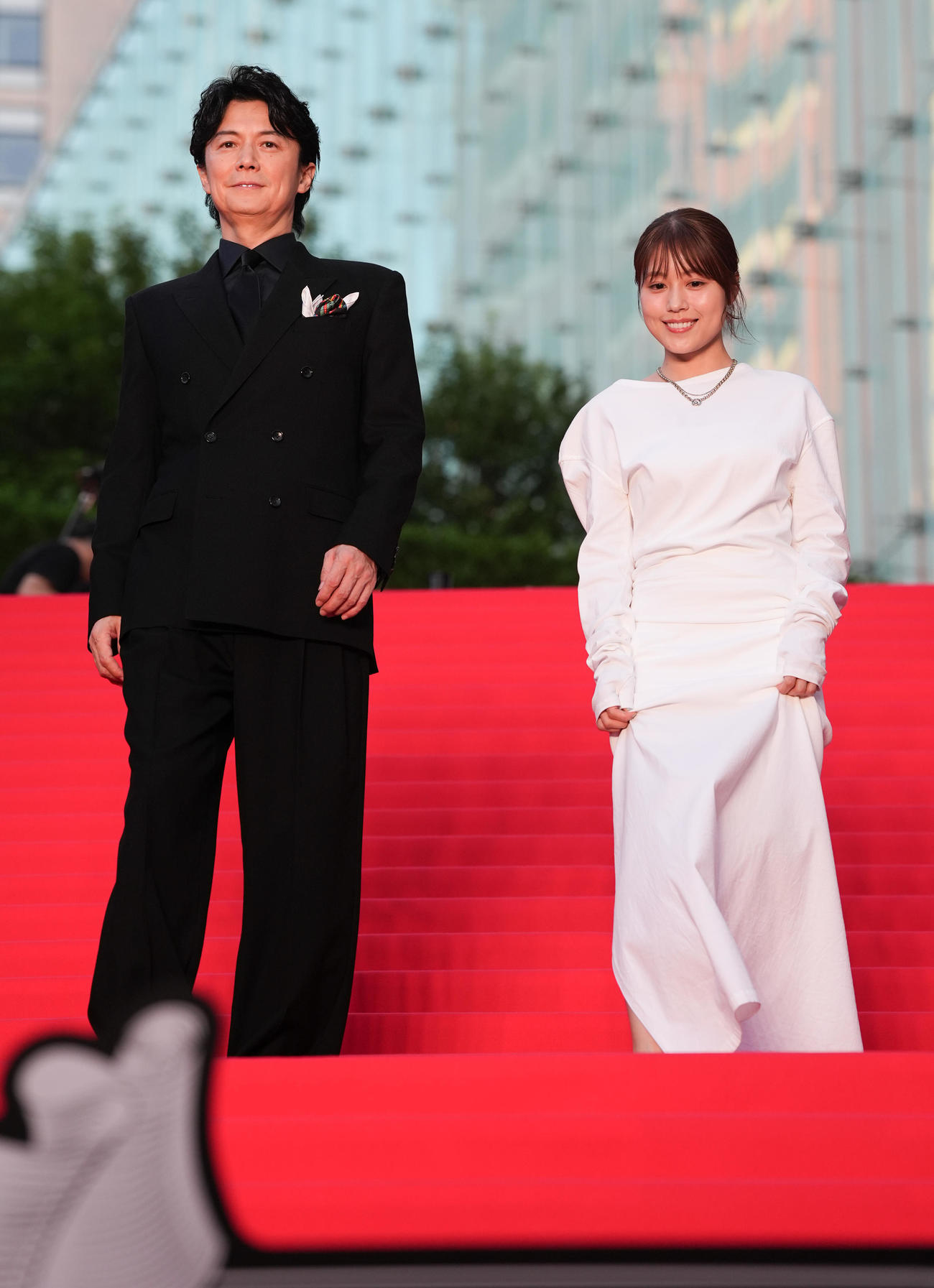 映画「ブラック・ショーマン」レッドカーペットイベントに登壇した福山雅治（左）と有村架純（撮影・鈴木みどり）