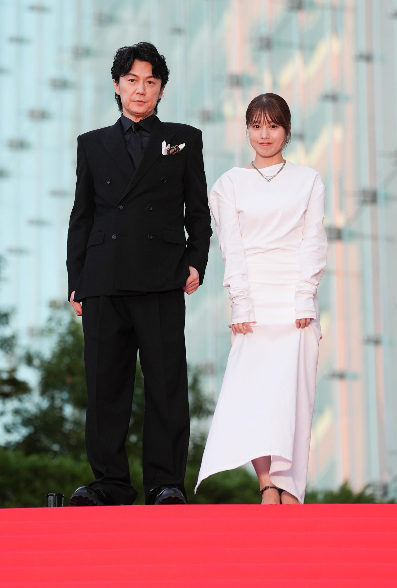 映画「ブラック・ショーマン」レッドカーペットイベントに登壇した福山雅治（左）と有村架純（撮影・鈴木みどり）