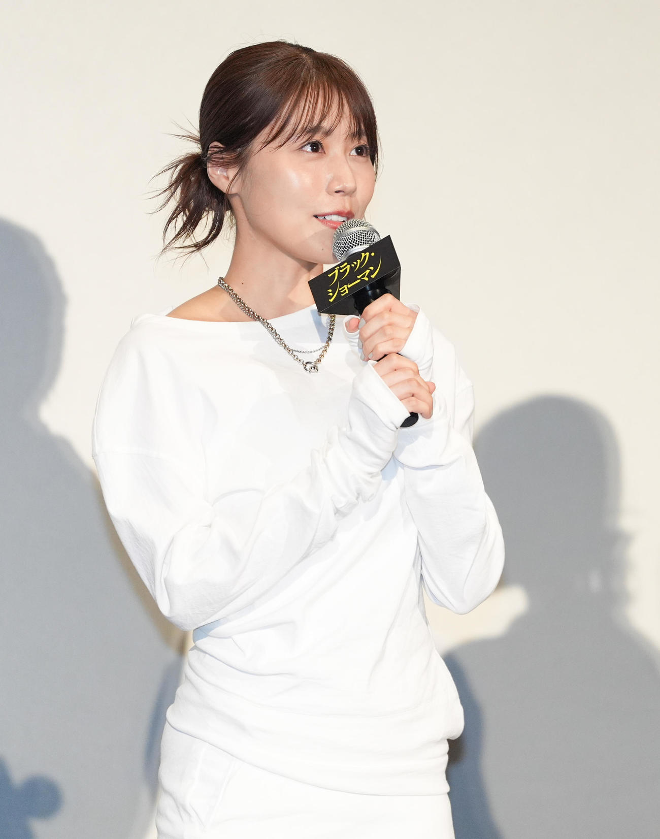 映画「ブラック・ショーマン」完成披露舞台あいさつに登壇した有村架純（撮影・鈴木みどり）