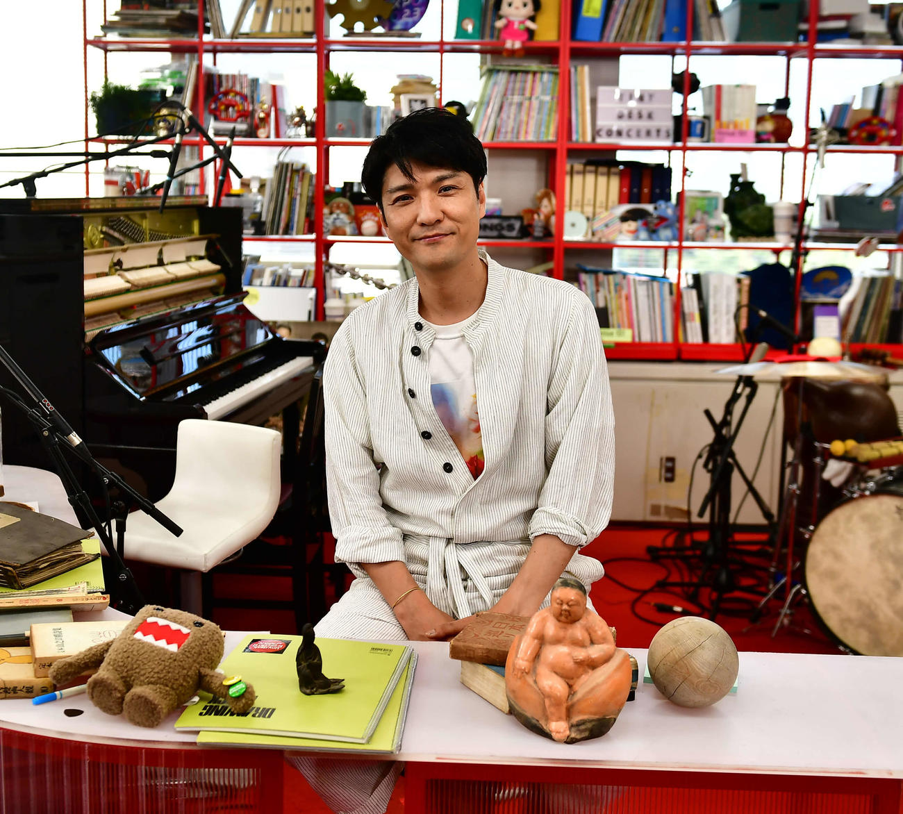 NHKの「tiny desk concerts JAPAN」に出演する森山直太朗（撮影・松尾幸之介）