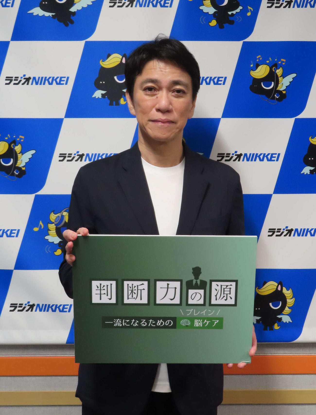 ラジオNIKKEI「判断力の源～一流になるための脳（ブレイン）ケア～」の収録を行った八代英輝弁護士（撮影・寺本吏輝）