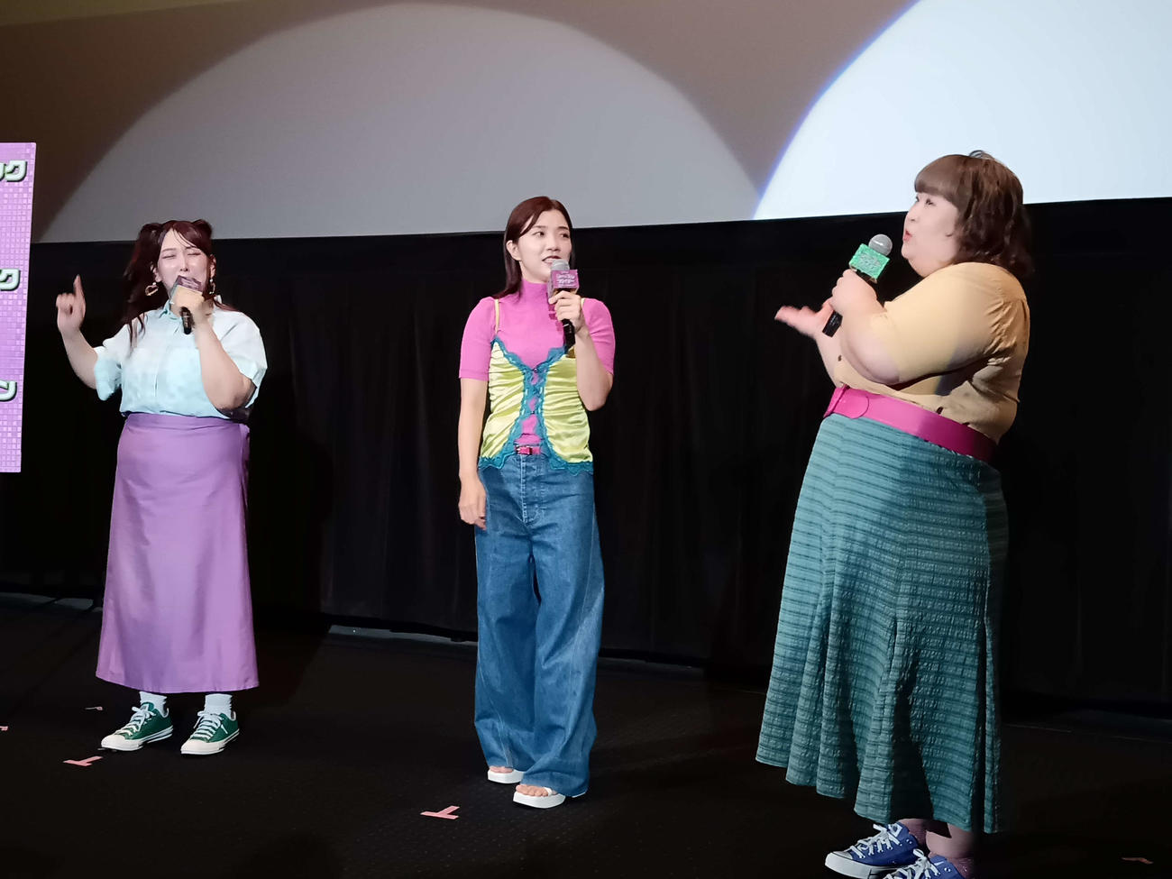 映画「シャッフル・フライデー」のイベントに登場した3時のヒロイン。左からゆめっち、福田麻貴、かなで（撮影・三宅敏）