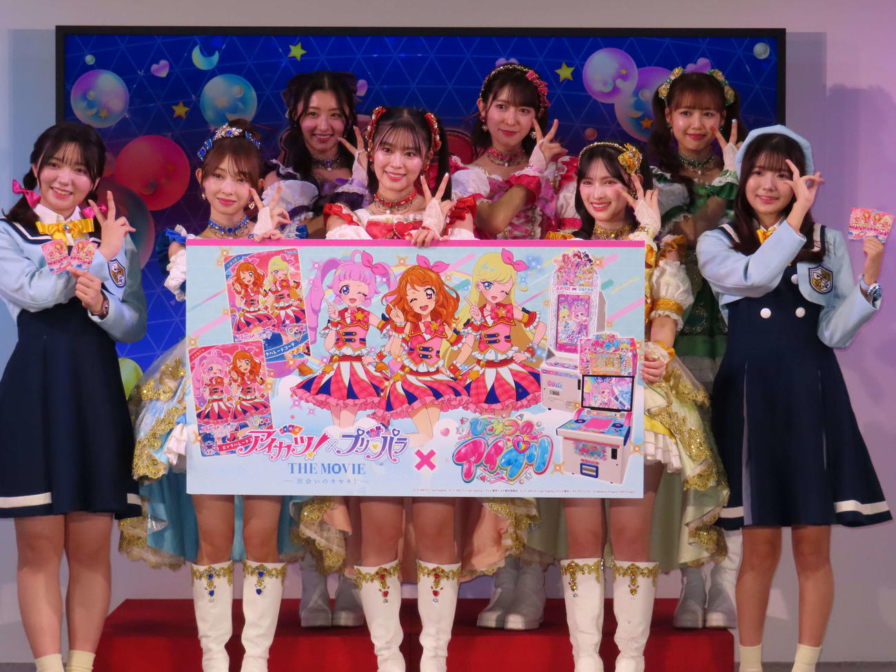 「ひみつのアイプリ」新コラボレーション発表会に出席した、前列左から藤寺美徳、辻野かなみ、坂井仁香、菅田愛貴、平塚紗依、後列左から杏ジュリア、小泉遥香、吉川ひより
