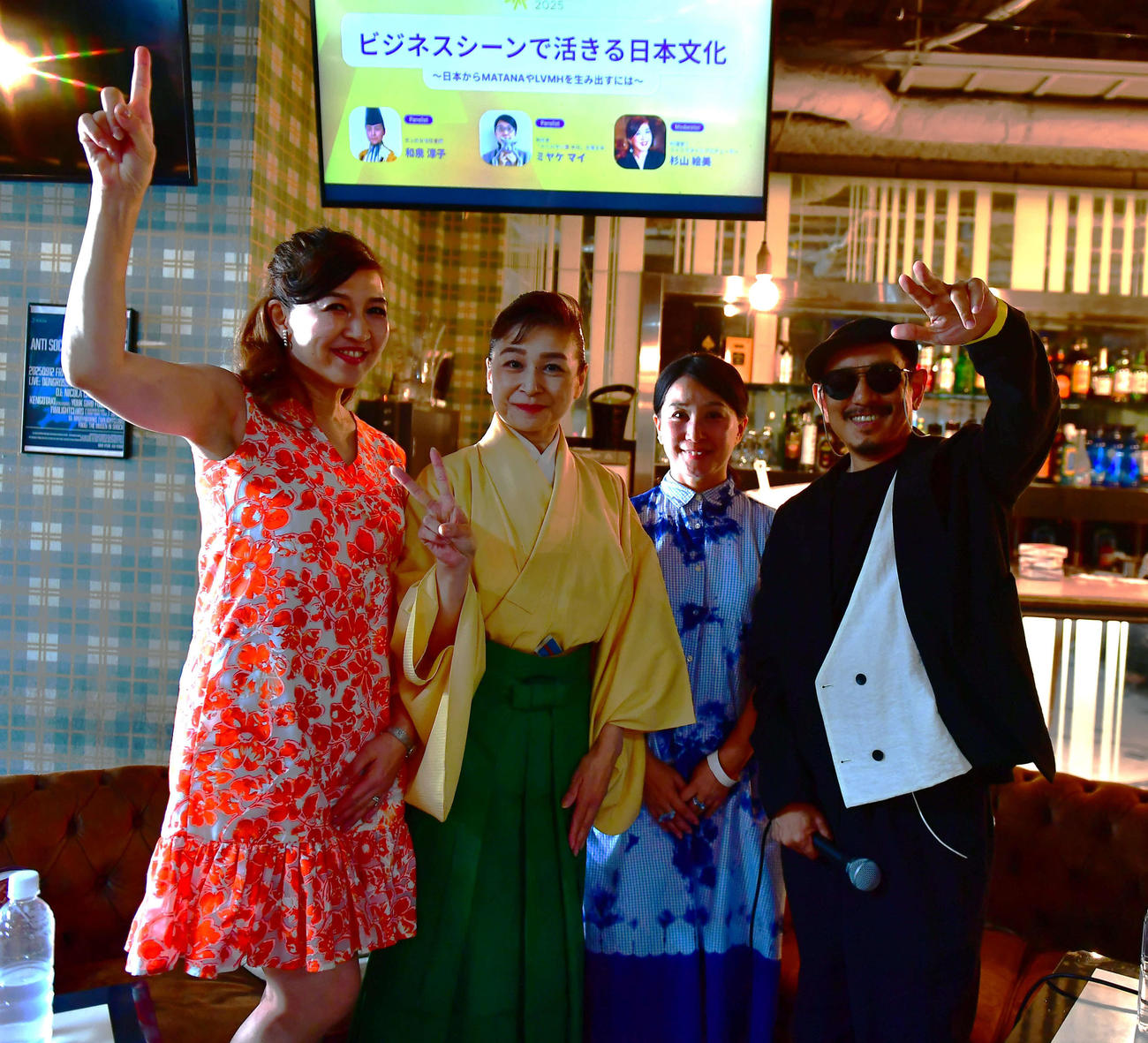 自身が発起人のビジネスイベント「RISE KANSAI 2025」でトークセッションを行った、左から杉山絵美氏、和泉淳子氏、ミヤケマイ氏、DOZAN11