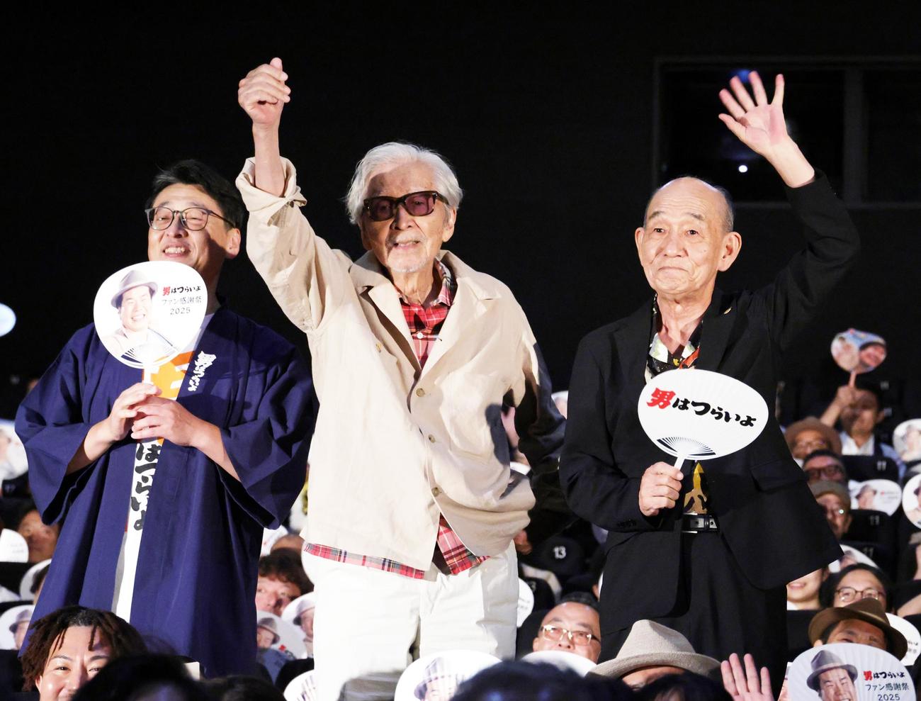 映画「男はつらいよ」ファン感謝祭イベントを行った、左から北山雅康、山田洋次監督、笹野高史（2025年8月撮影）