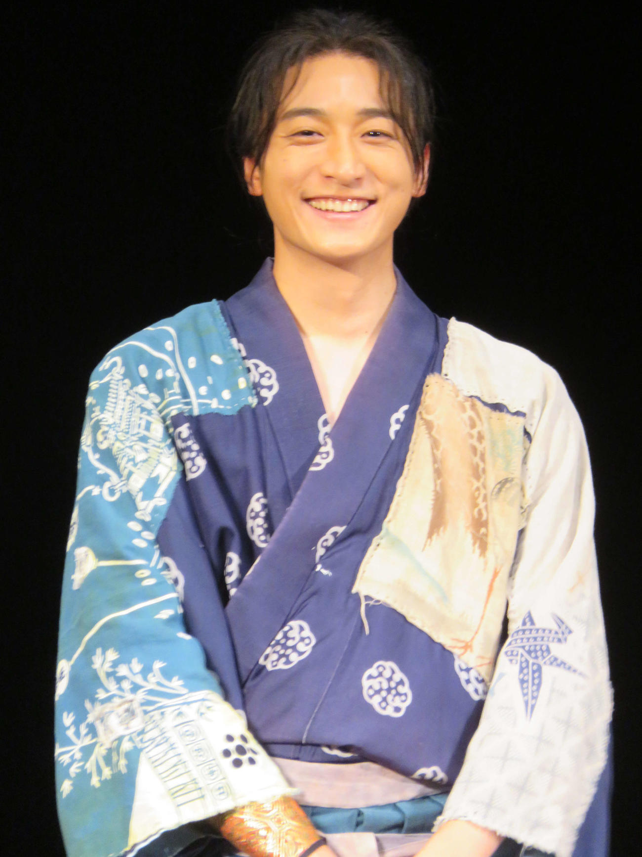 「サヨナラソング－帰ってきた鶴－」初日前会見に臨んだ小関裕太