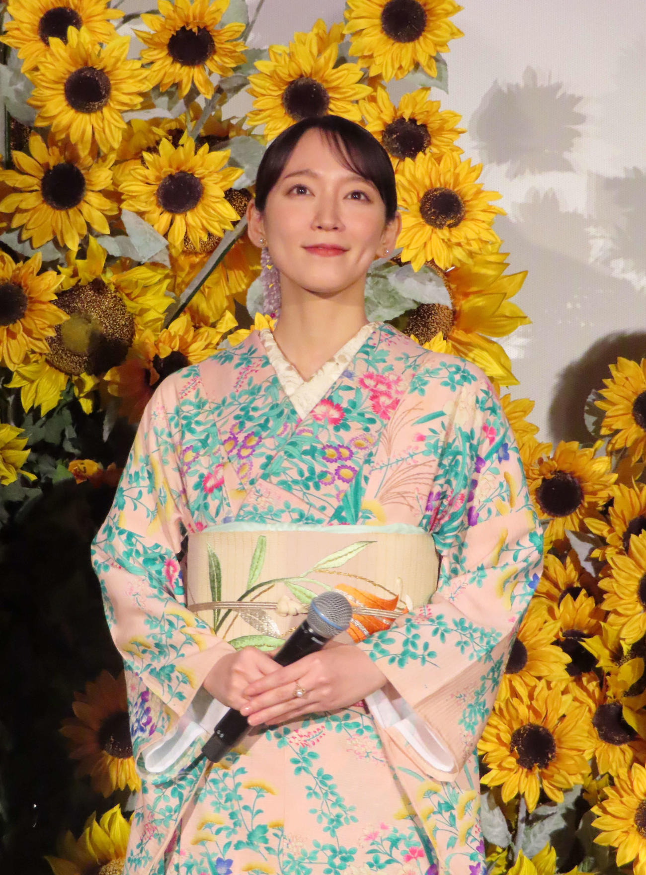 映画「九龍ジェネリックロマンス」の初日舞台あいさつに登壇した吉岡里帆（撮影・寺本吏輝）