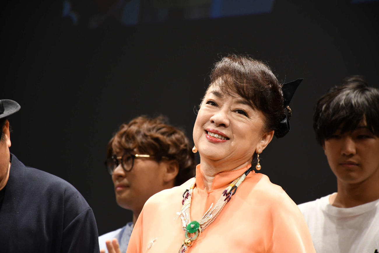 第21回大阪アジアン映画祭のオープニングセレモニー、映画「万博追跡」舞台あいさつに登壇したジュディ・オング（撮影・阪口孝志）