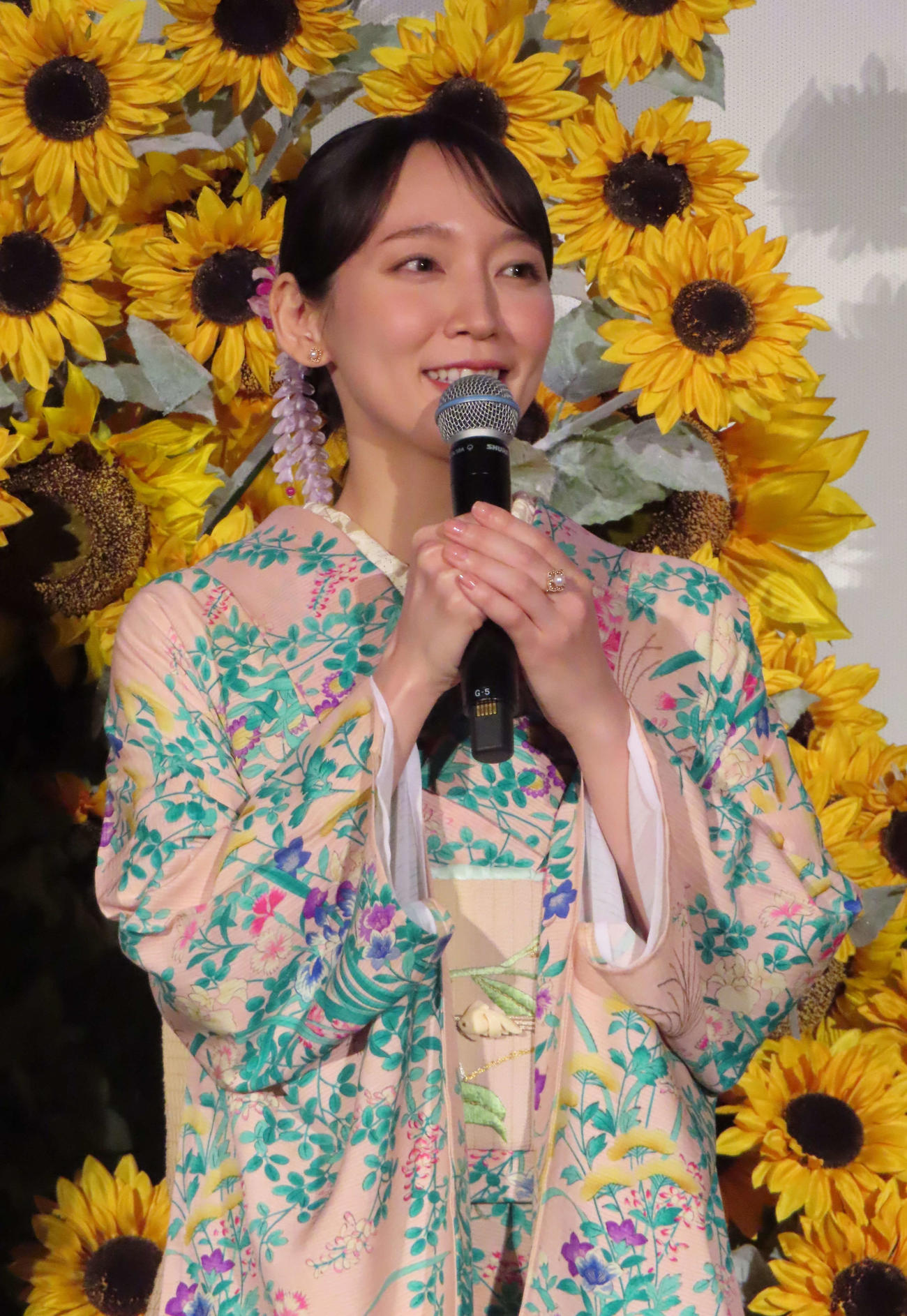 映画「九龍ジェネリックロマンス」の初日舞台あいさつに登壇した吉岡里帆（撮影・寺本吏輝）