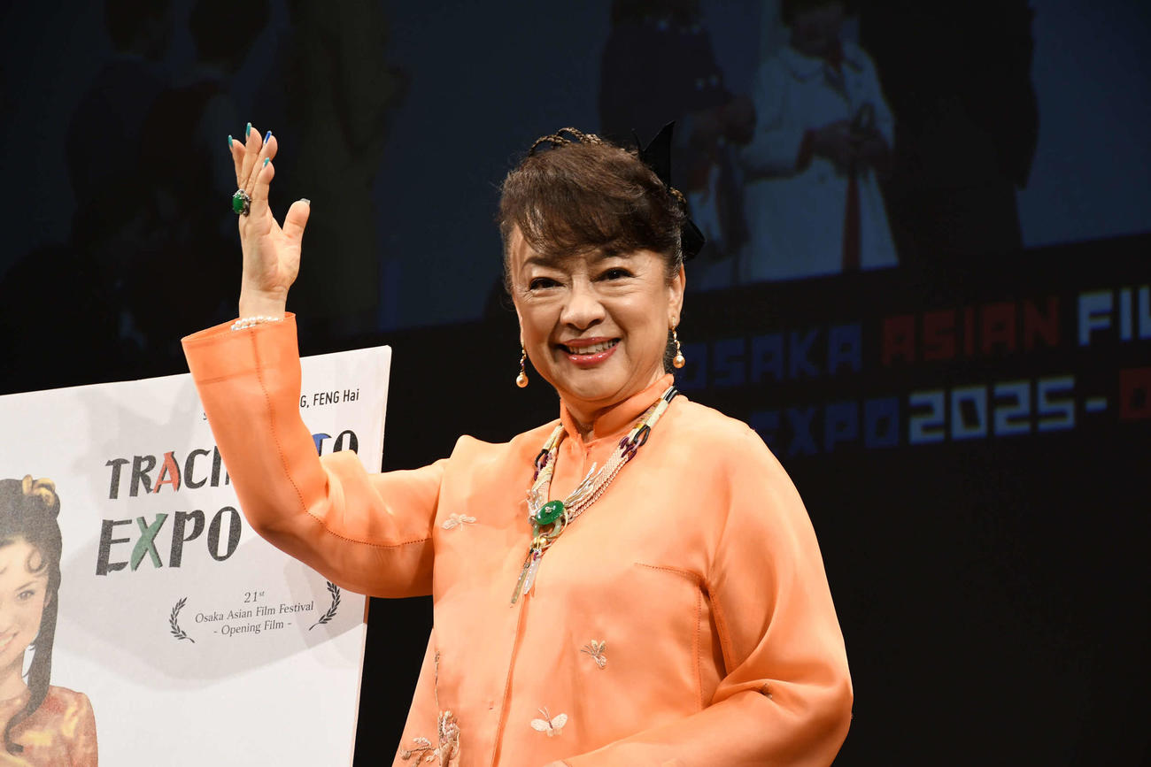 映画「万博追跡」舞台あいさつに登壇したジュディ・オング（撮影・阪口孝志）
