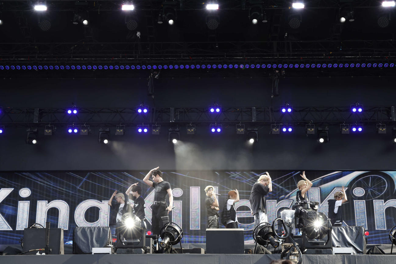 「a－nation2025」でパフォーマンスするMAZZEL
