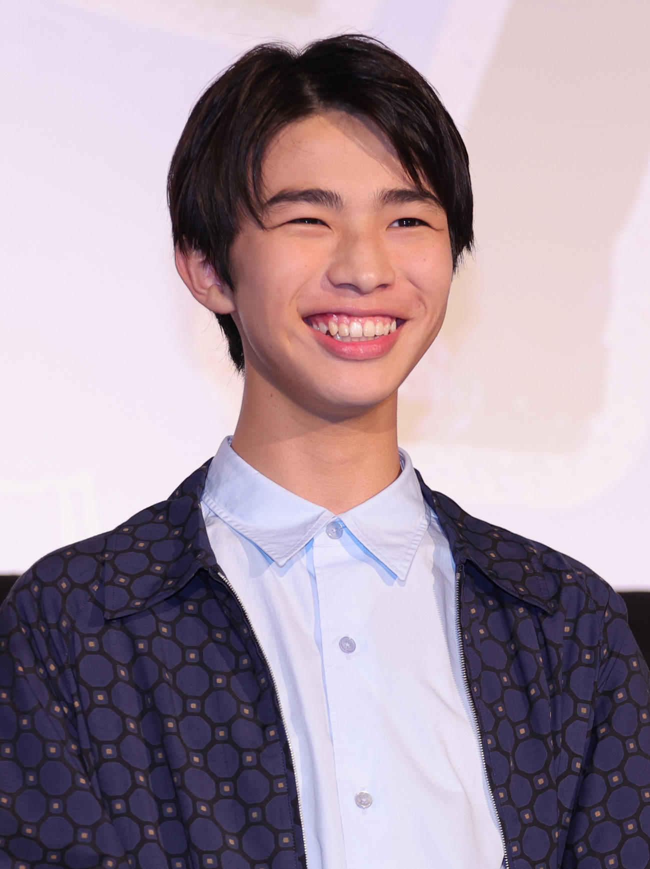 映画「海辺へ行く道」公開記念舞台あいさつに登場した原田琥之佑（撮影・野上伸悟）