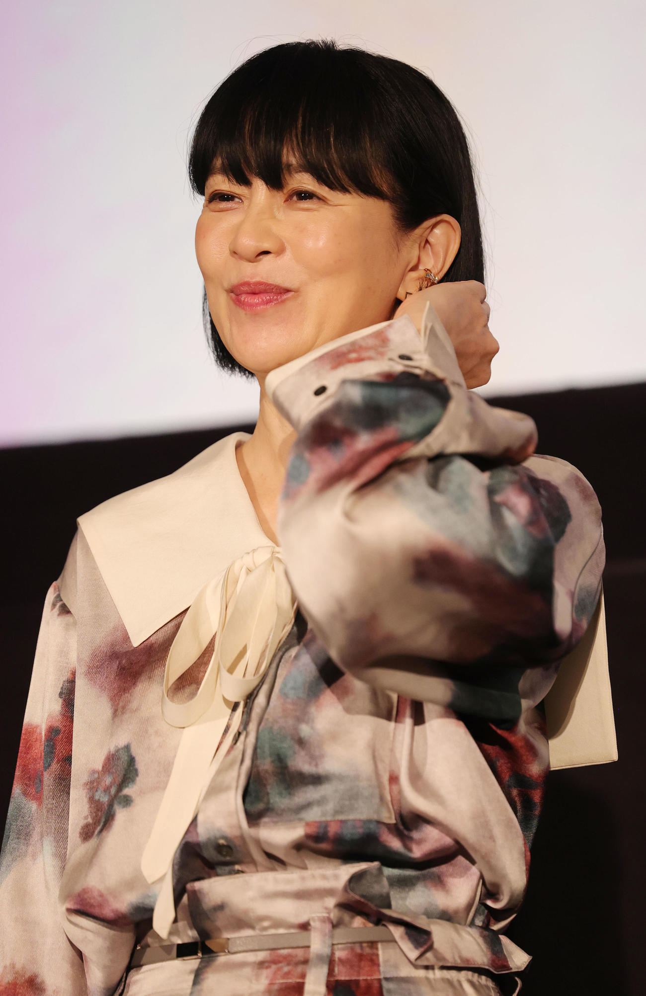 映画「海辺へ行く道」公開記念舞台あいさつに登場した坂井真紀（撮影・野上伸悟）