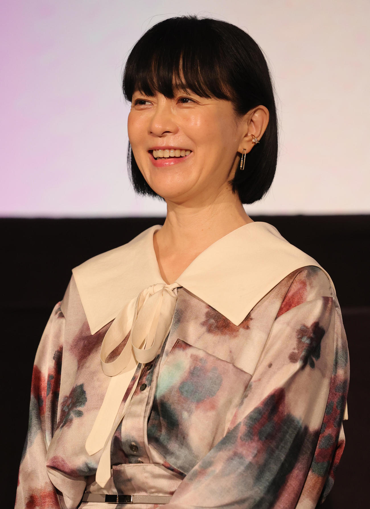 映画「海辺へ行く道」公開記念舞台あいさつに登場した坂井真紀（撮影・野上伸悟）