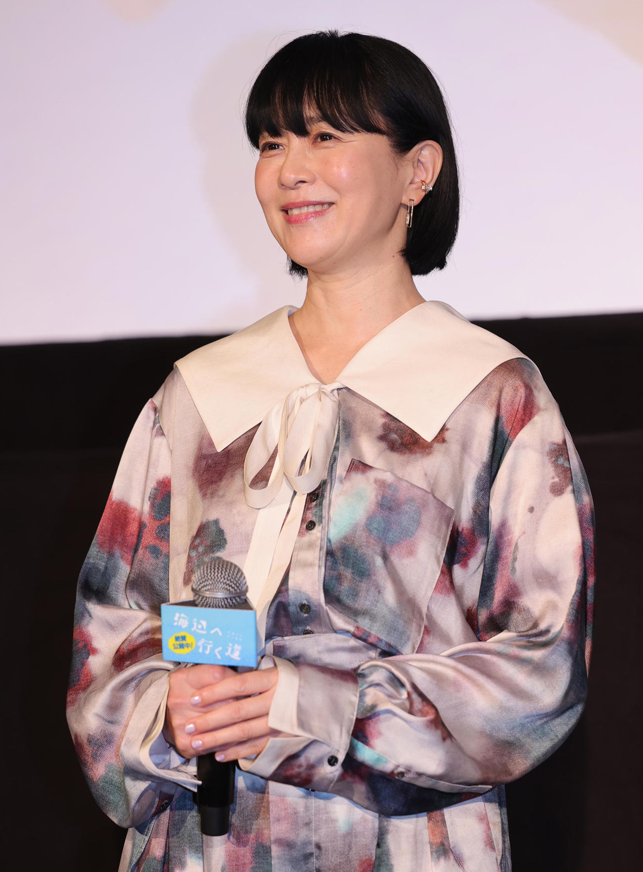 映画「海辺へ行く道」公開記念舞台あいさつに登場した坂井真紀（撮影・野上伸悟）