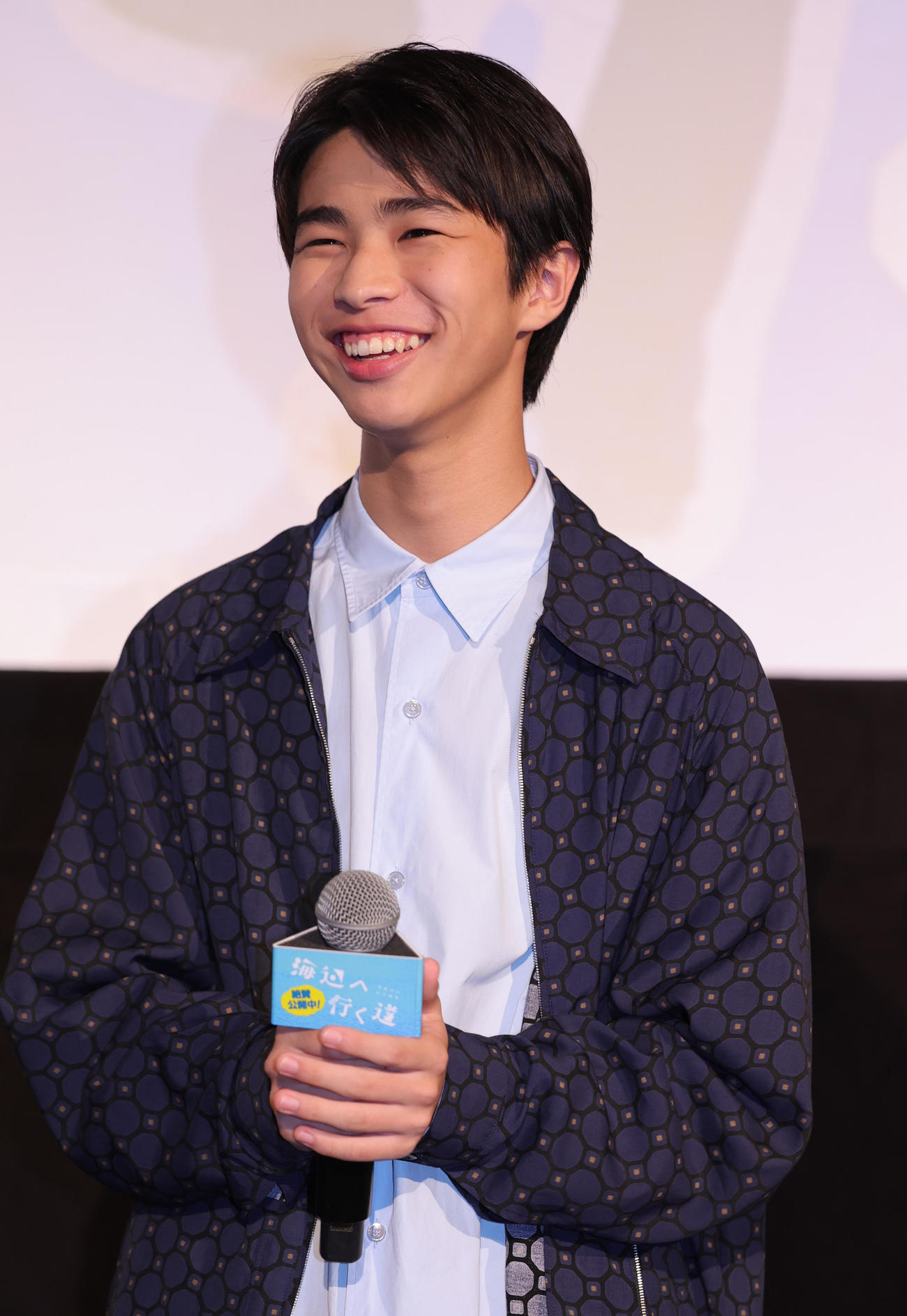 映画「海辺へ行く道」公開記念舞台あいさつに登場した原田琥之佑（撮影・野上伸悟）