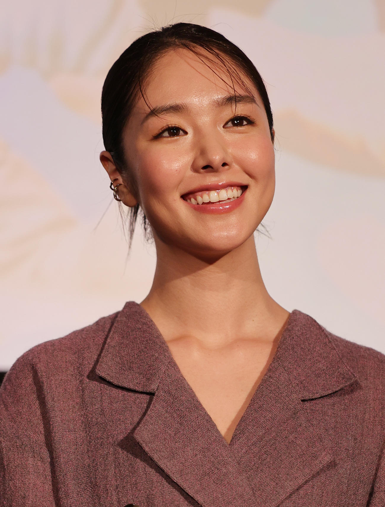 映画「海辺へ行く道」公開記念舞台あいさつに登場した唐田えりか（撮影・野上伸悟）