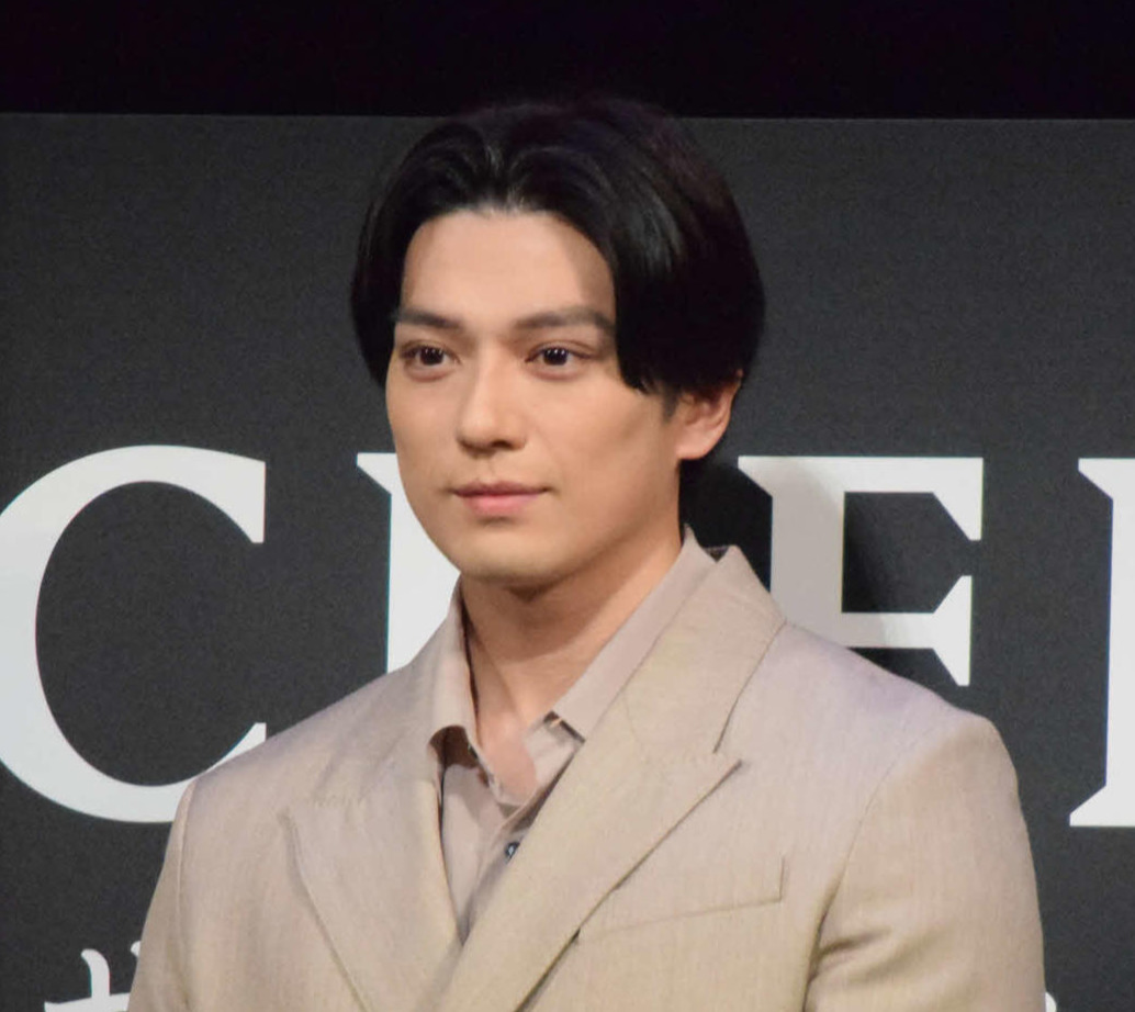 新田真剣佑（2025年撮影）