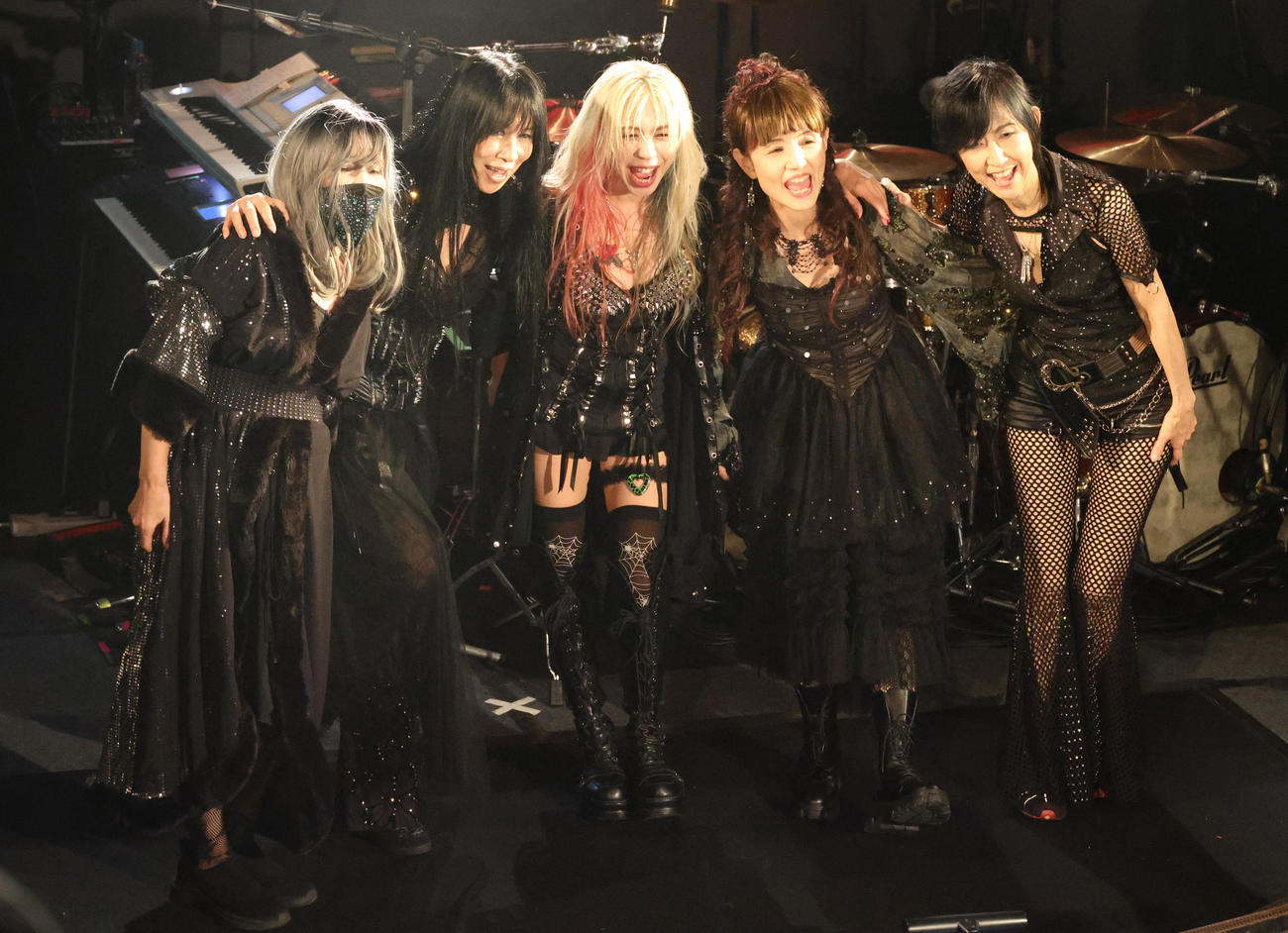 目黒鹿鳴館で40周年記念ライブを行ったSHOW－YA（撮影・中島郁夫）