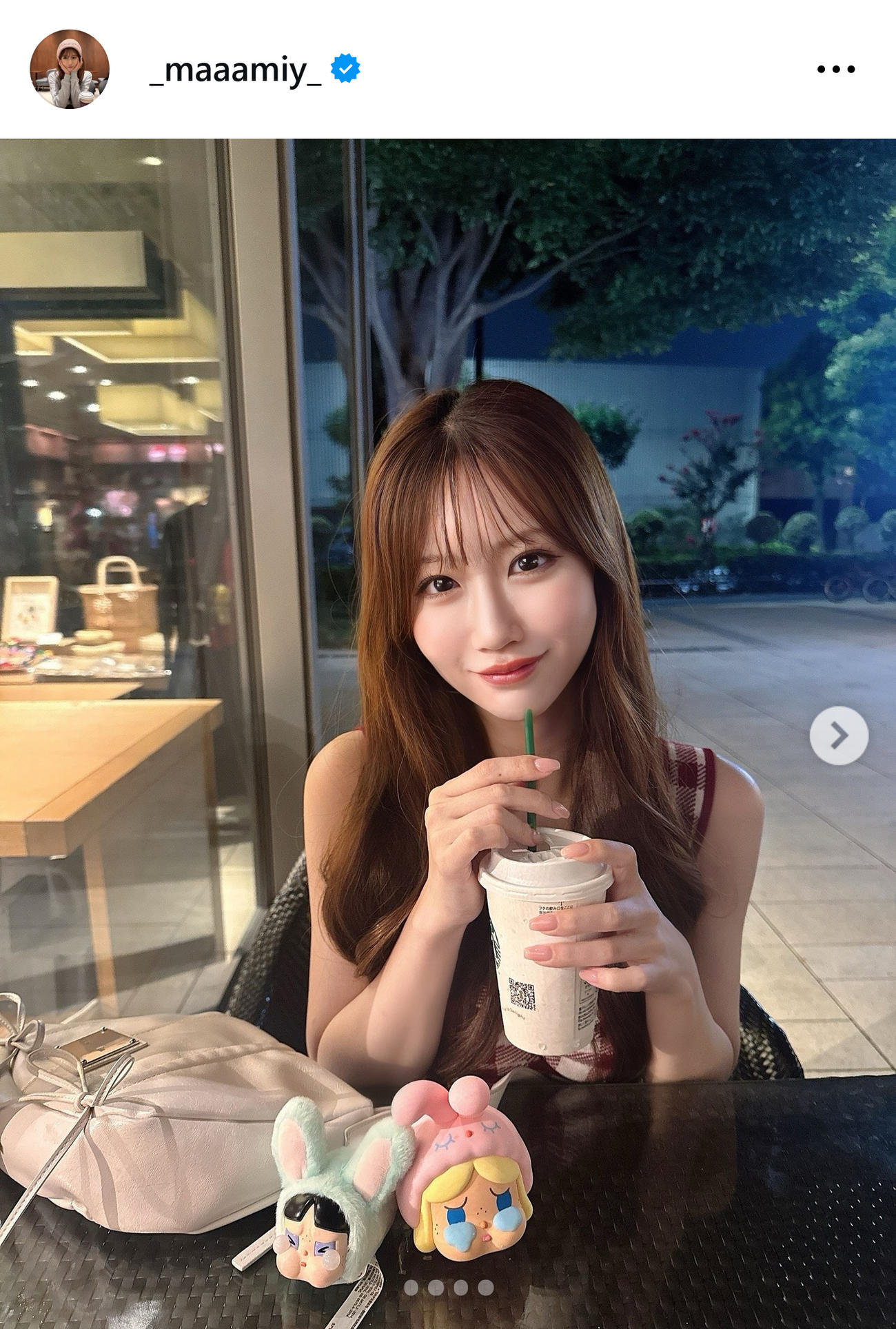 彼女感満載の日南まみ（日南まみのインスタグラムから）