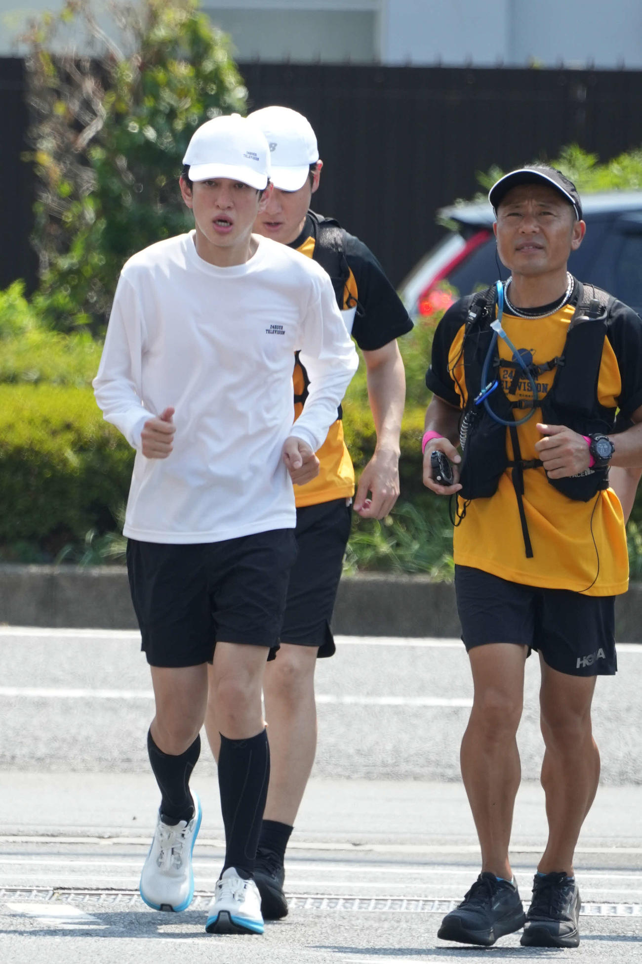 「24時間テレビ48」でマラソンを走るSUPER EIGHT横山裕（左）
