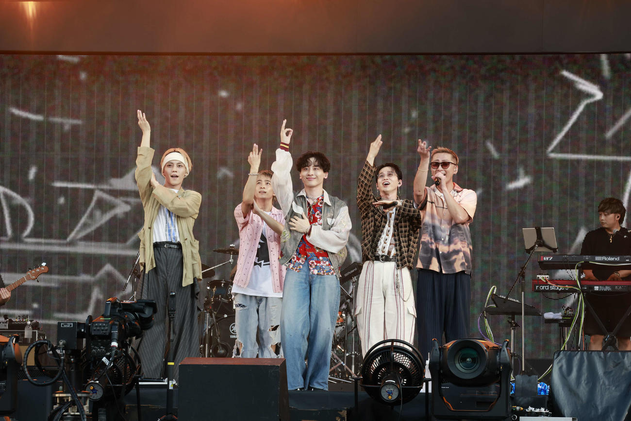 「a－nation2025」でパフォーマンスするDa－iCE、左から岩岡徹、和田颯、工藤大輝、花村想太、大野雄大