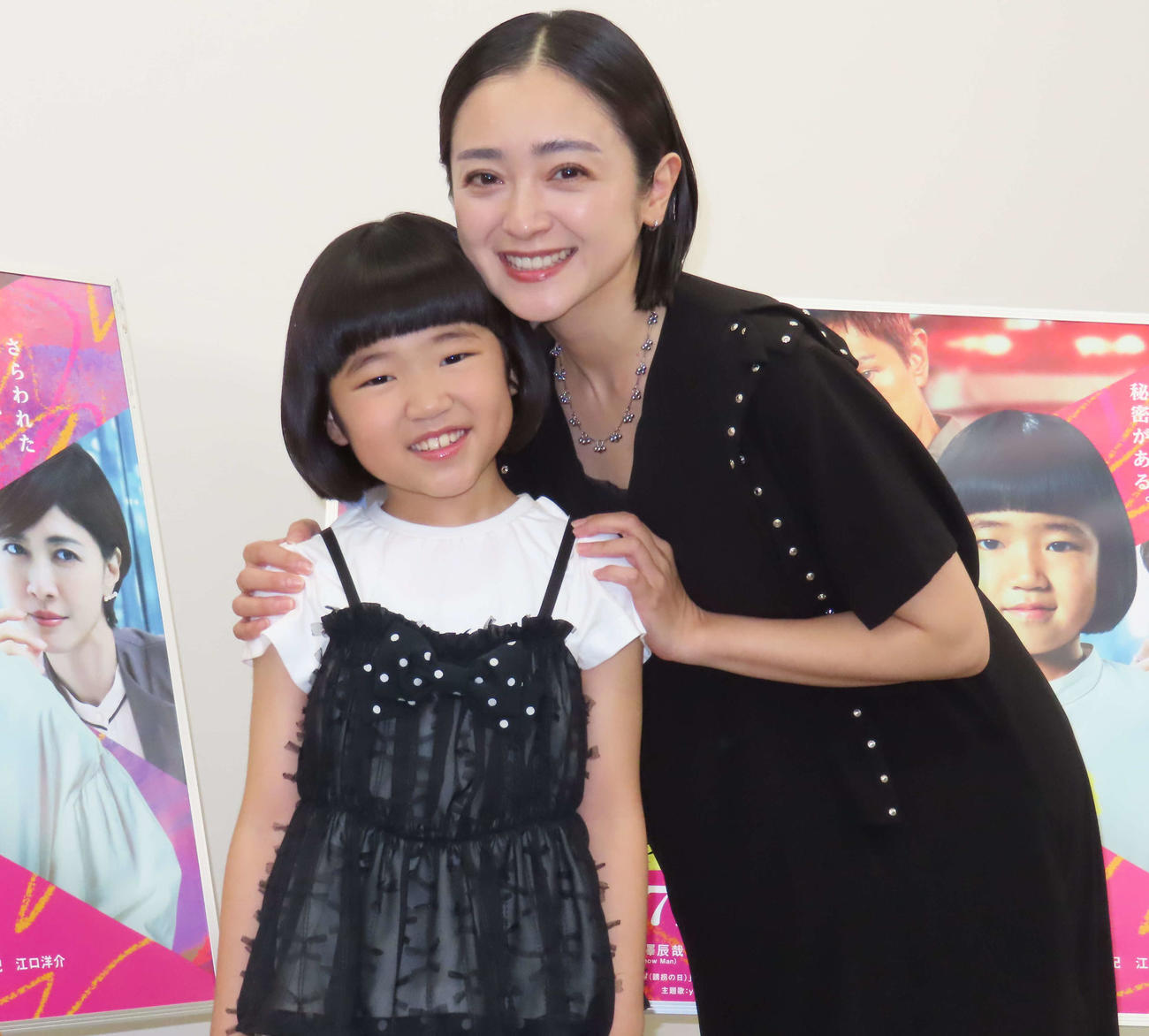 テレビ朝日系「誘拐の日」について取材に応じた永尾柚乃（左）、安達祐実