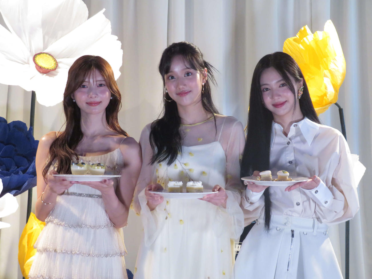 「Tea in Bloom　～好きを纏って自分に甘いご褒美を～」お披露目発表会に出席した（左から）松川星、イ・ナウン、ホ・ジウォン