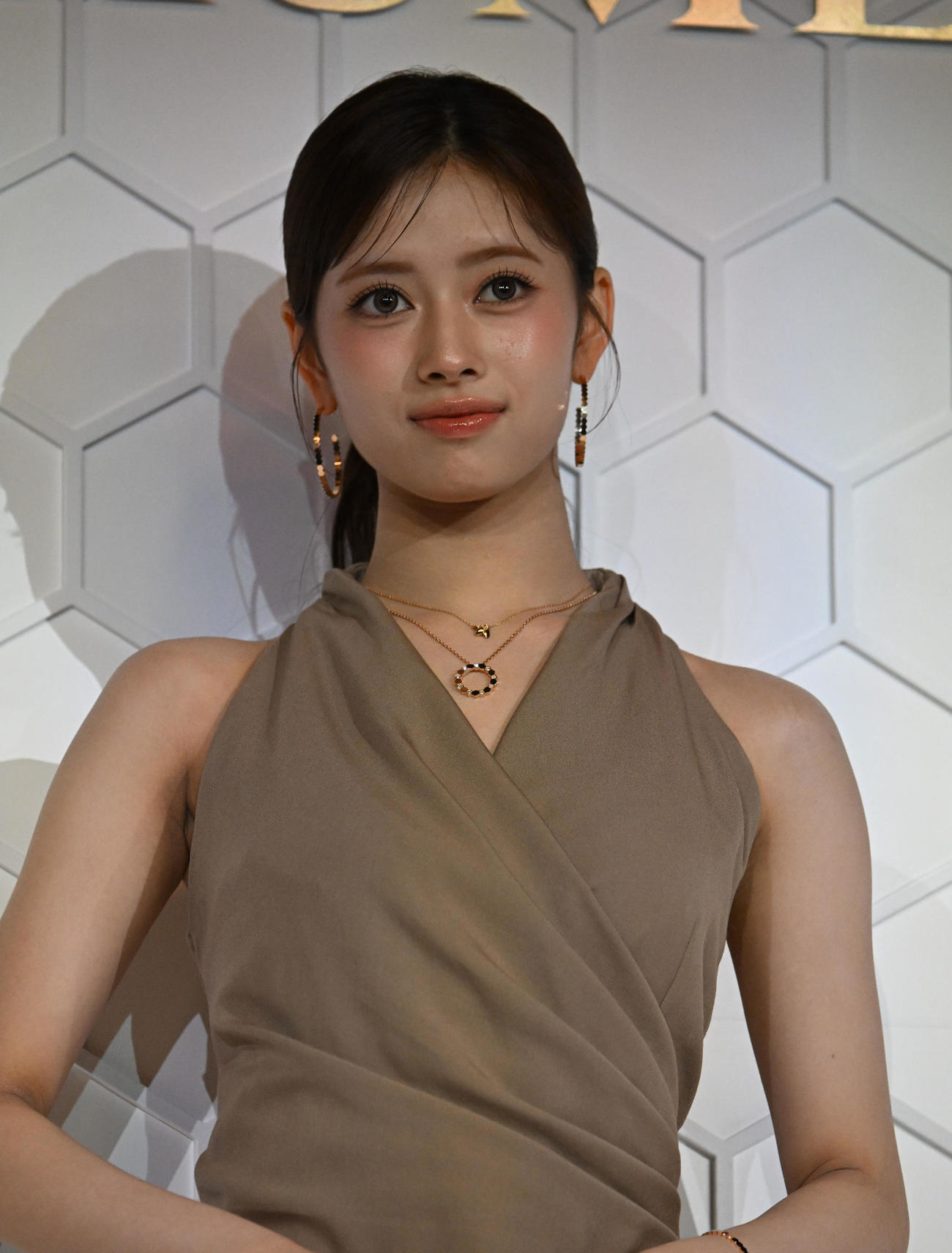 フランス館の「ショーメ、自然美への賛歌」でオープニングイベントに登壇するNiziUのRIMA（撮影・和賀正仁）