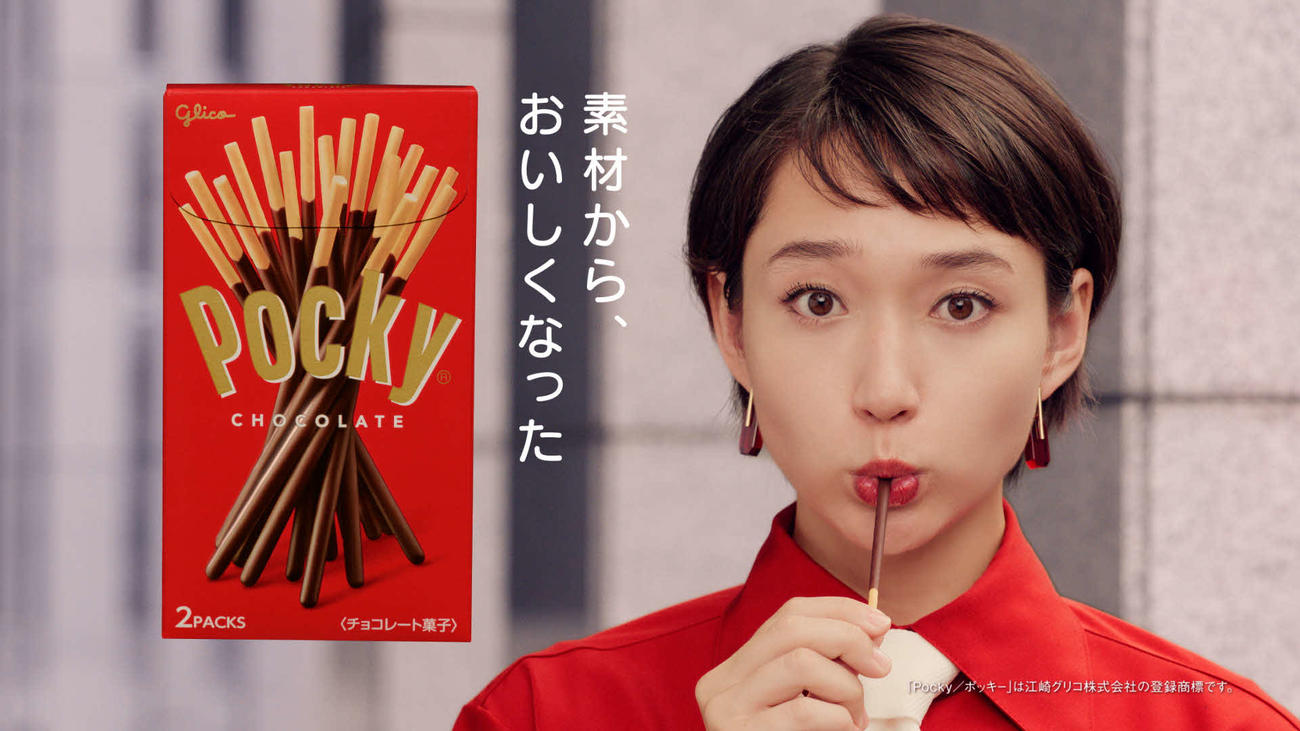 「ポッキー」新テレビCMに出演する白本彩奈