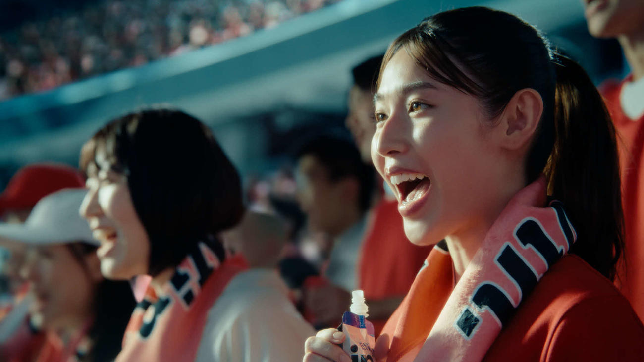 森永製菓の新CM「inブランド　FOR THE WIN」で「君に捧げる応援歌」を歌う白石聖
