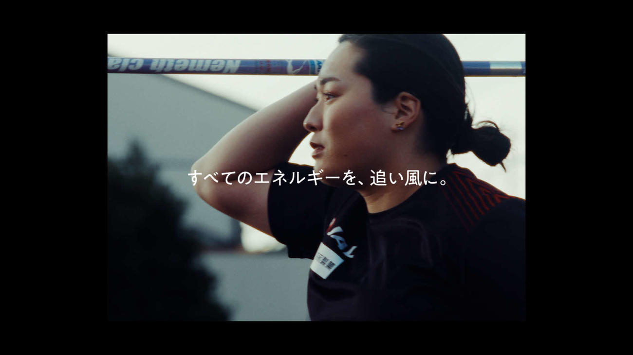 森永製菓の新CM「inブランド　FOR THE WIN」に登場するパリ五輪女子やり投げ金メダリストの北口榛花
