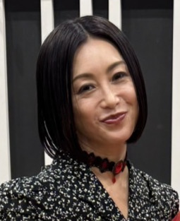 酒井法子（2025年8月撮影）