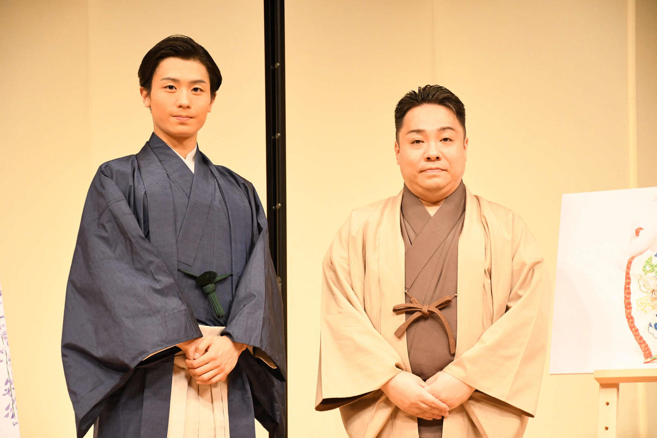 「第2回　市川團子　新翔春秋会」の記者会見に出席した市川團子（左）と芸術監督を務める藤間勘十郎（撮影・阪口孝志）